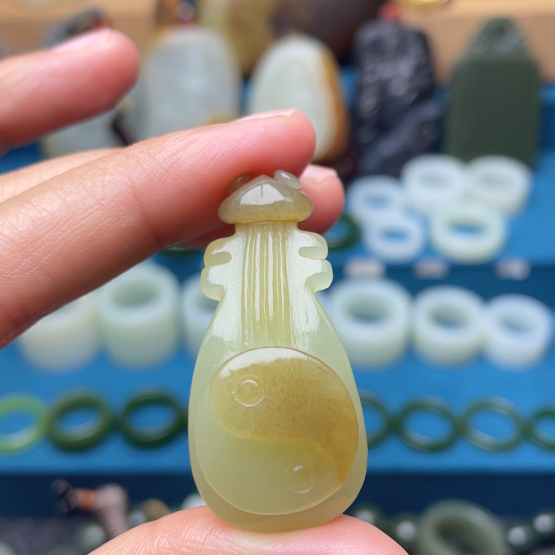 和田玉吊坠未镶嵌