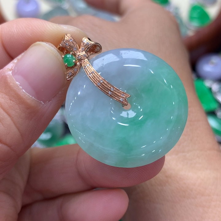 翡翠吊坠(不含链)18K金镶嵌