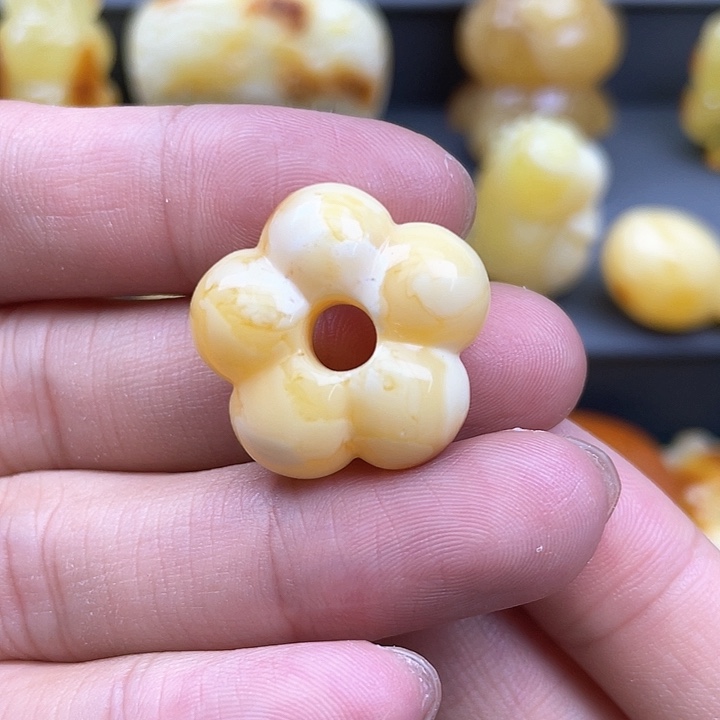 琥珀裸石未镶嵌蜜蜡