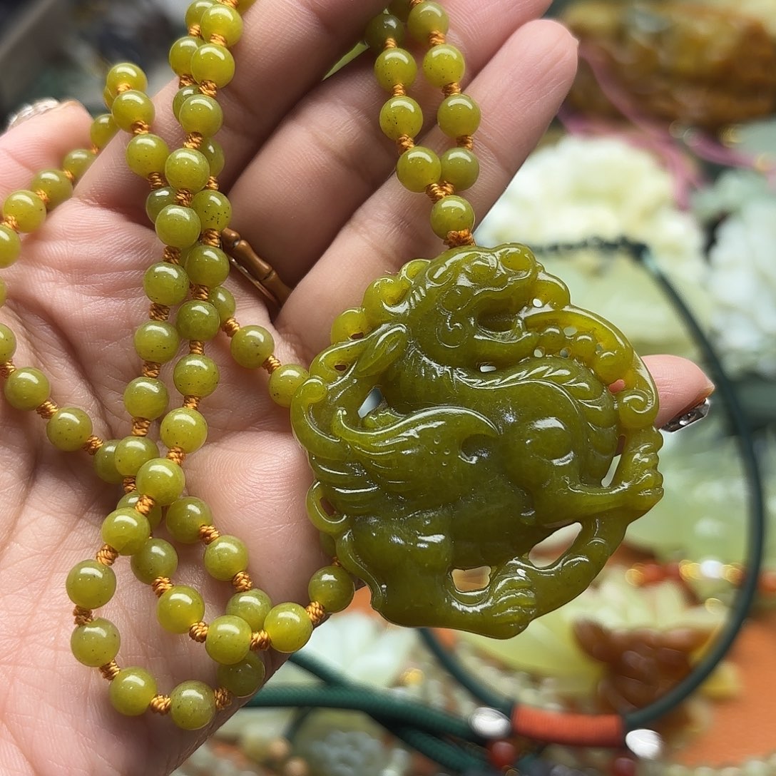 蛇纹石玉未镶嵌吊坠