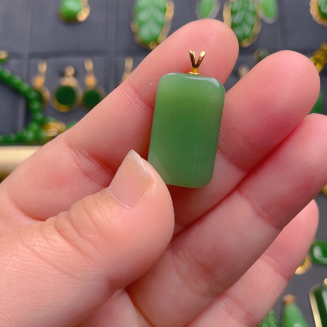 和田玉（碧玉）吊坠(不含链)18K金镶嵌398