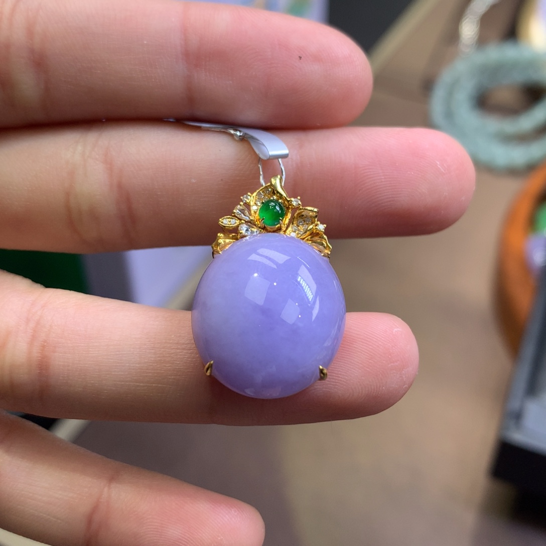 翡翠18K金镶嵌颈饰翡翠