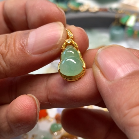 翡翠颈饰未镶嵌翡翠