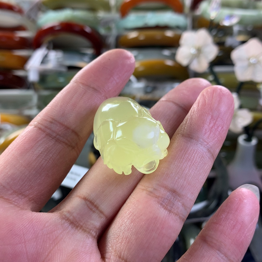 蛇纹石玉颈饰未镶嵌