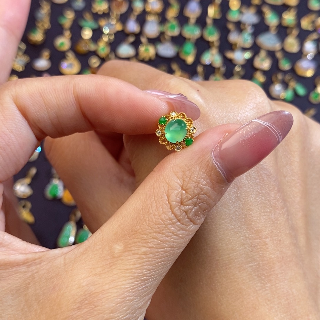 悄***话翡翠18K金镶嵌颈饰