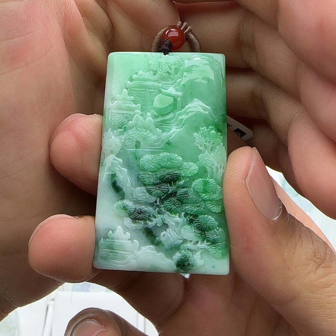 翡翠未镶嵌颈饰看*生翡翠