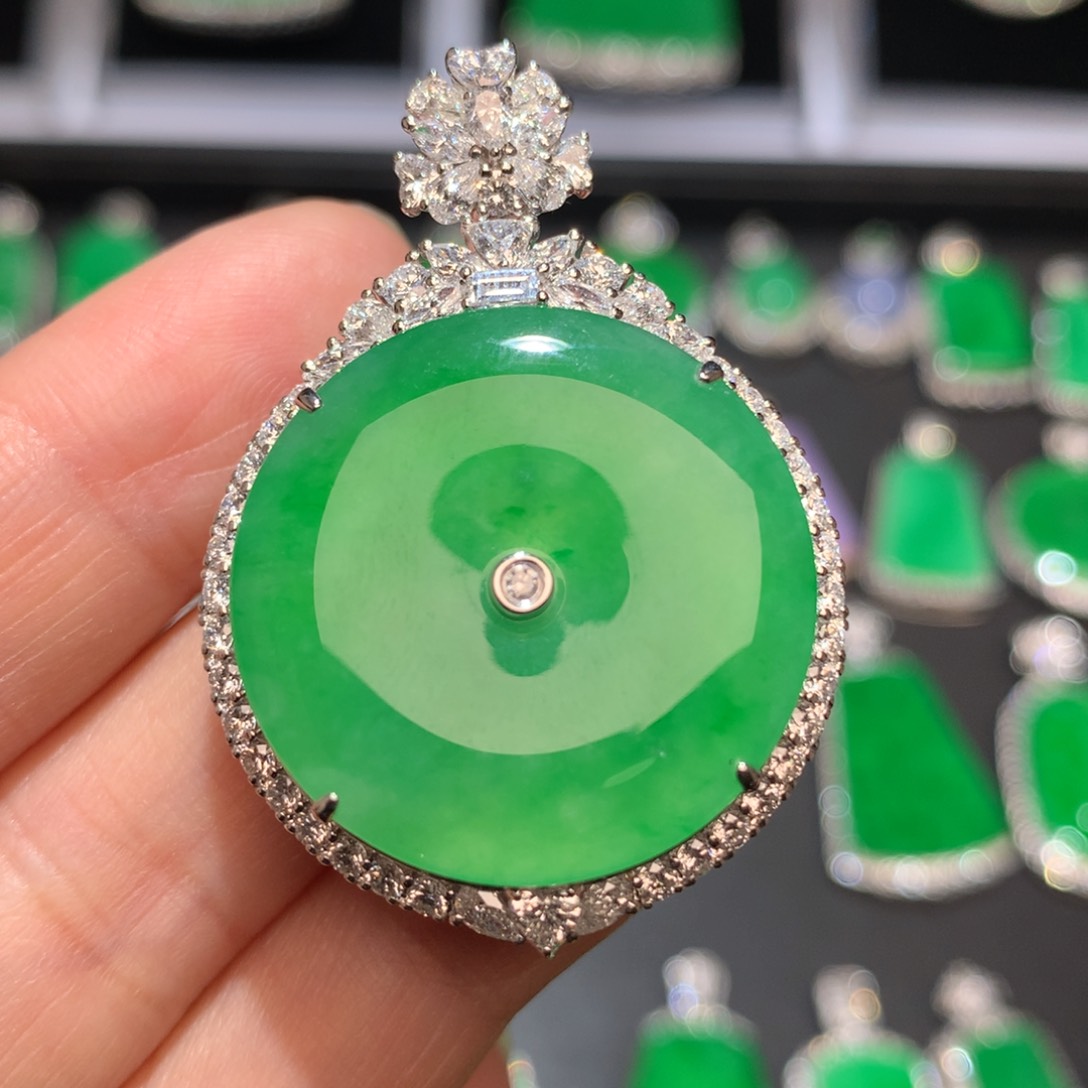 翡翠颈饰18K金镶嵌翡翠