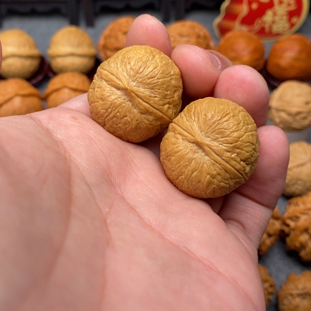 文玩核桃把件蛇皮