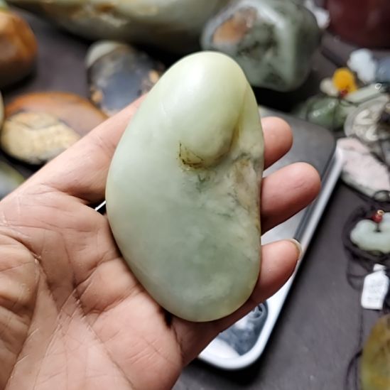 和田玉未镶嵌把件