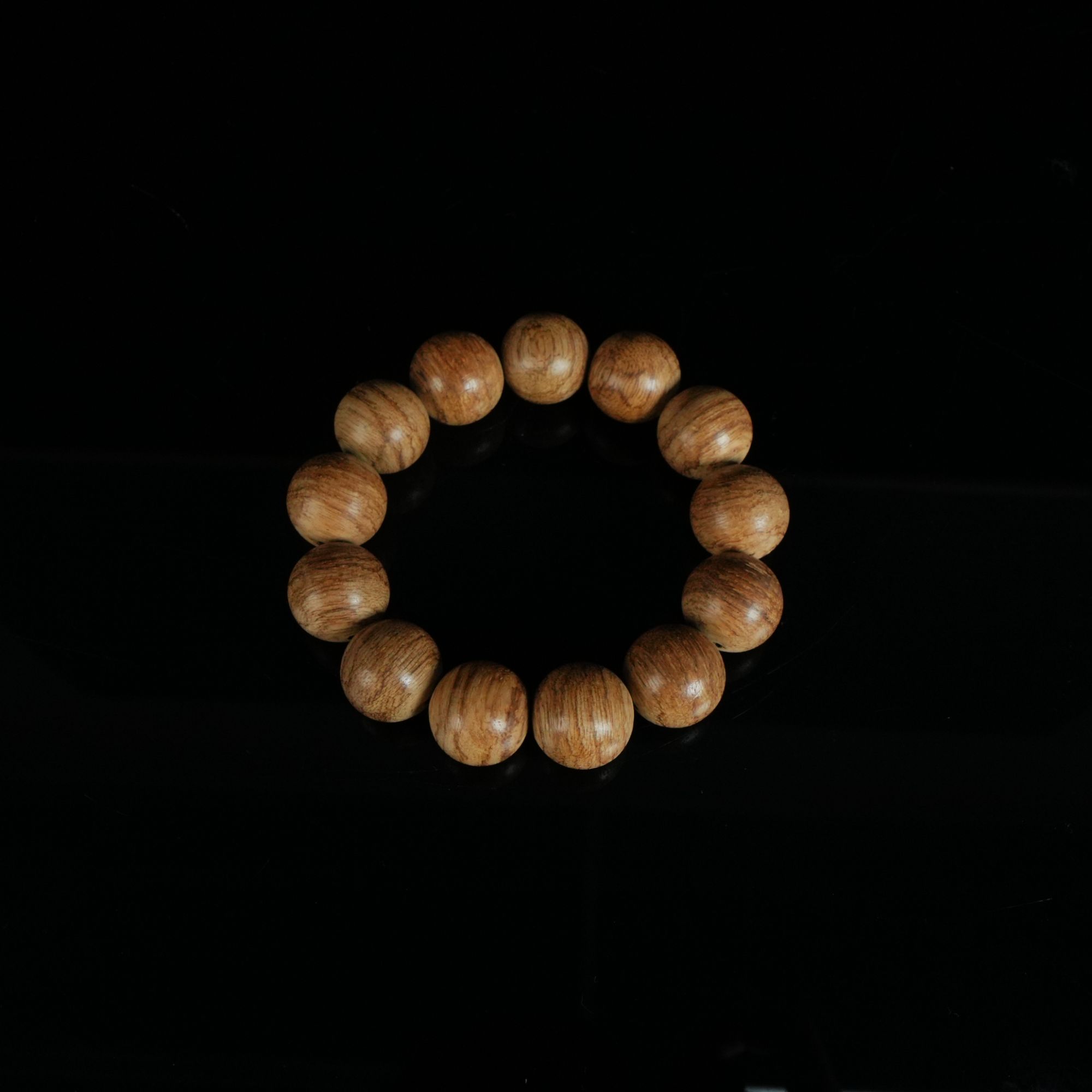 1202 安汶红油土沉花纹老料沉香手串 1.79cm  14.7g