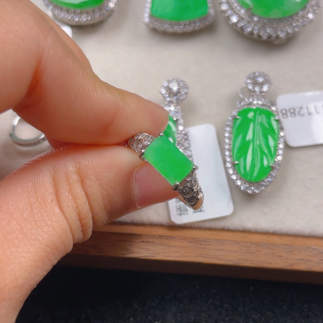 翡翠戒指银S925镶嵌翡翠