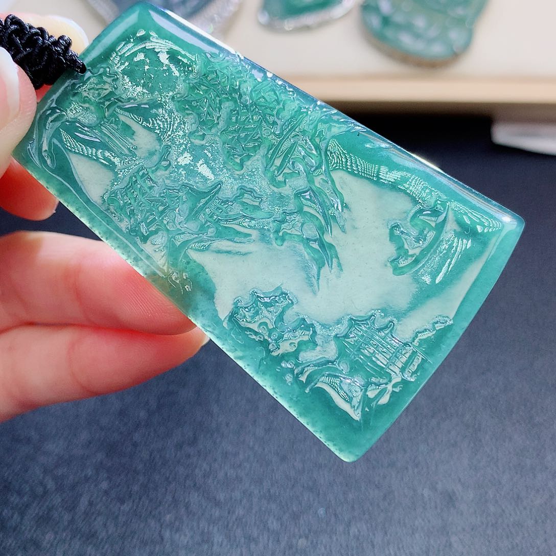 翡翠颈饰未镶嵌翡翠