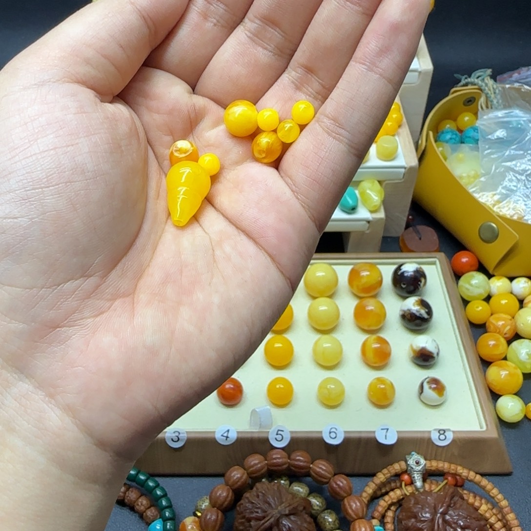 张***?琥珀未镶嵌裸石..