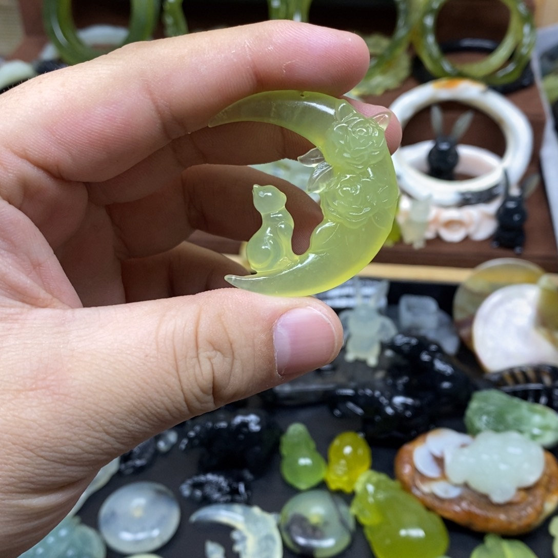 蛇纹石玉吊坠(赠链)未镶嵌