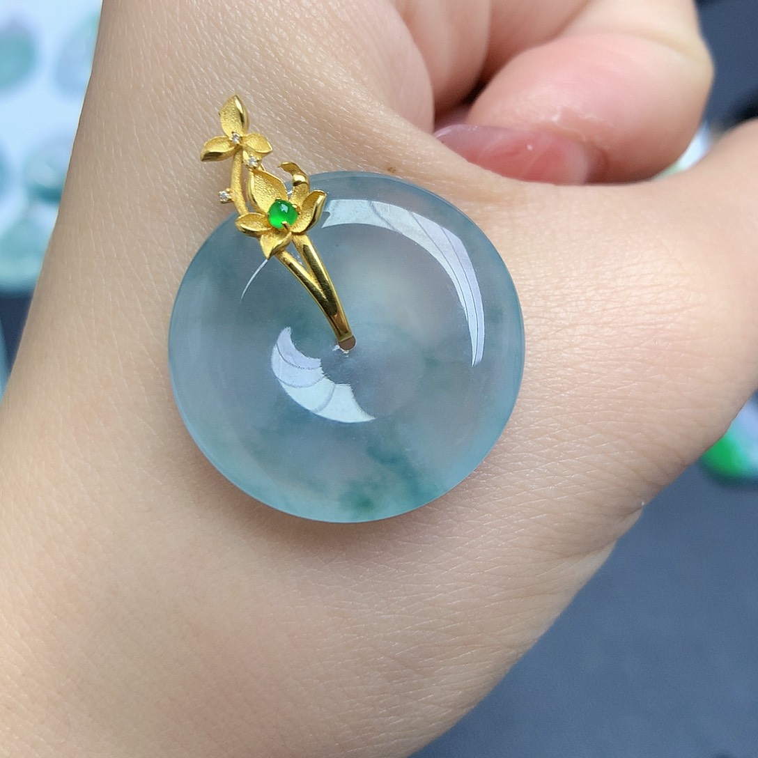 翡翠颈饰18K金镶嵌平安扣