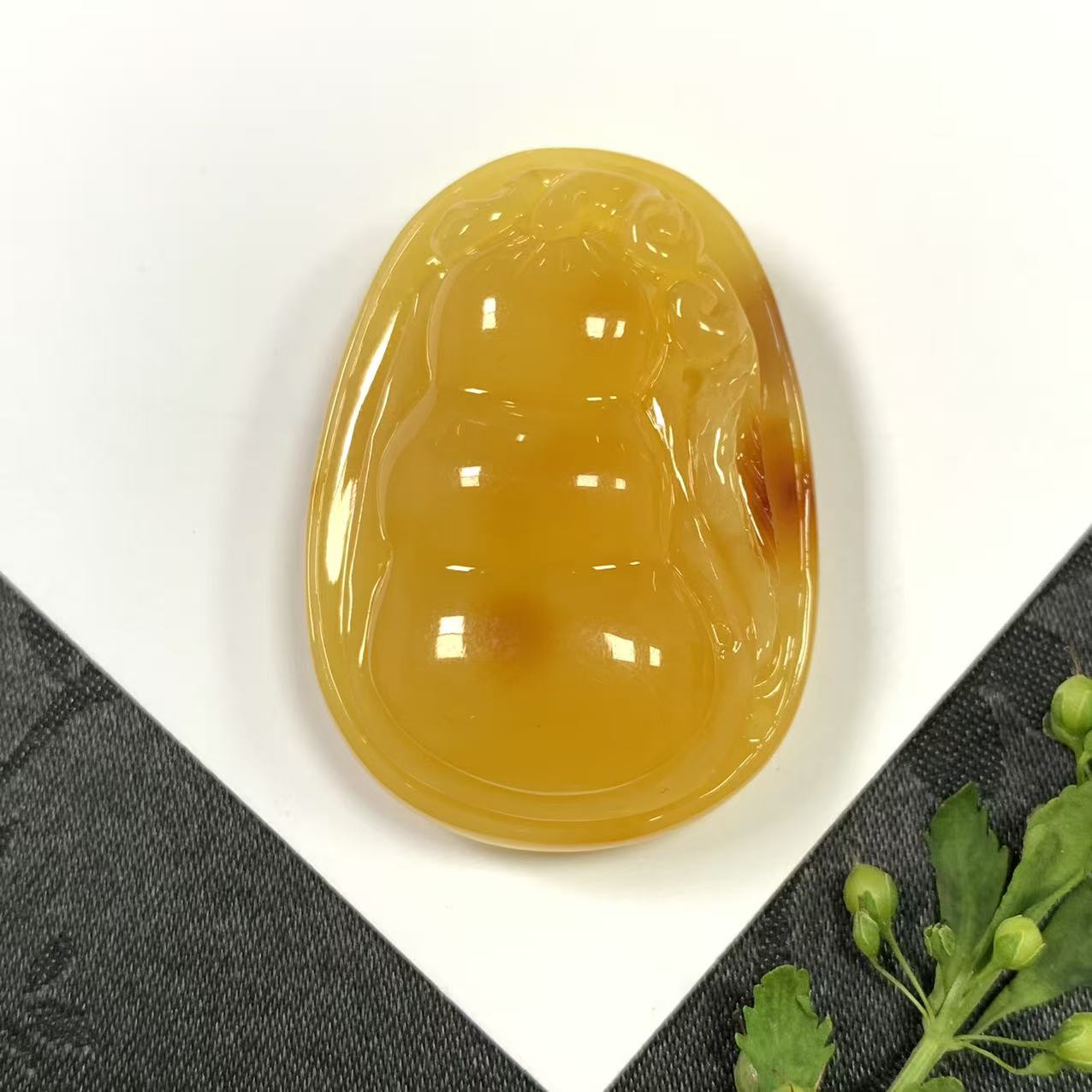 「戴琴珠宝」Z655-蜜蜡雕刻件吊坠（多样性发其一）