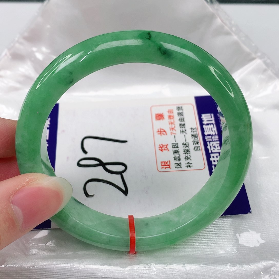 翡翠手镯未镶嵌翡翠