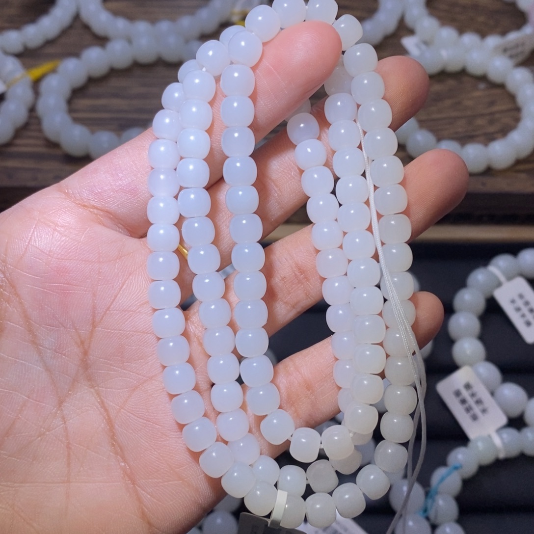 I***y和田玉未镶嵌手链7m老型108