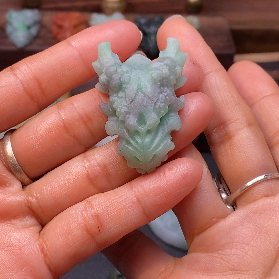 小****定制翡翠未镶嵌毛货抛光