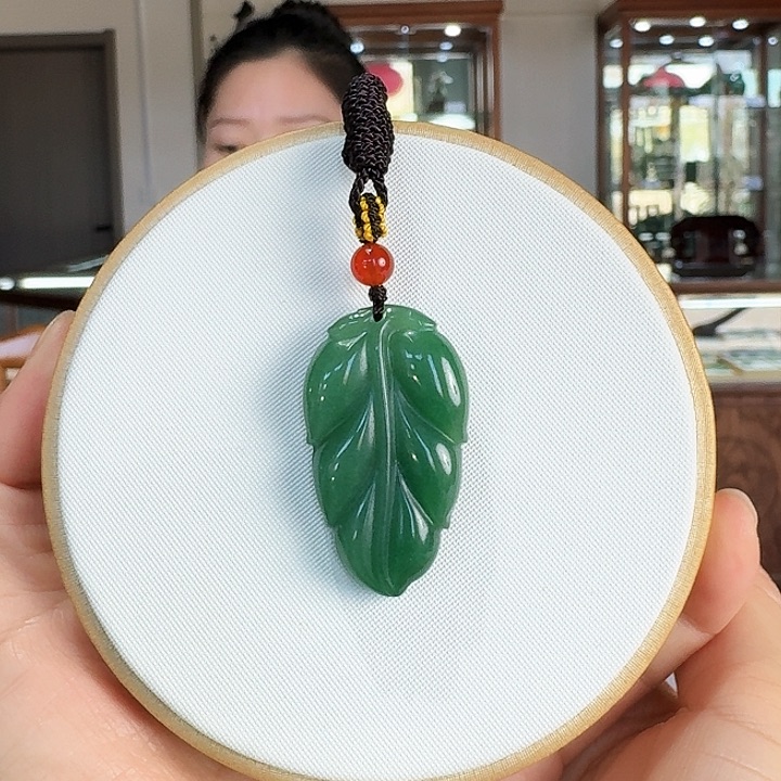 密玉（石英质玉）吊坠合金