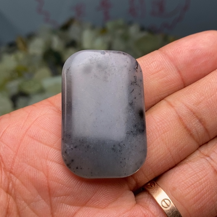 蛇纹石玉颈饰合金194