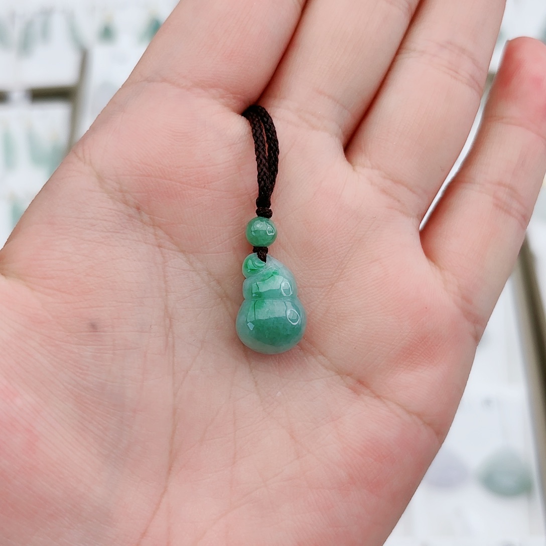 翡翠颈饰未镶嵌葫芦