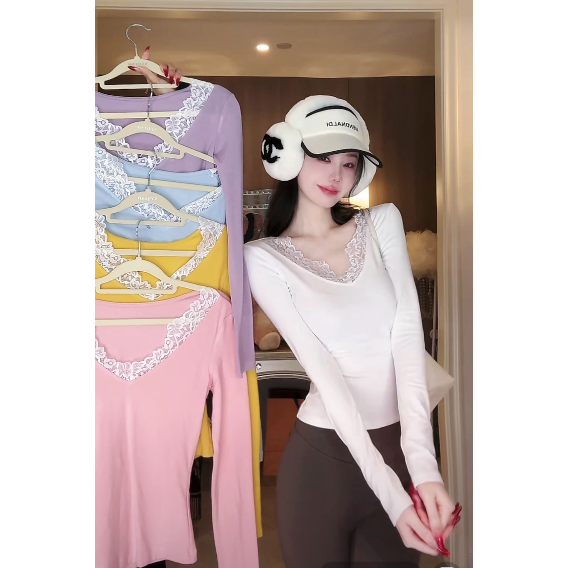 【雅乔定制】多巴胺少女 V领蕾丝拼接打底衫DYCC-24098019