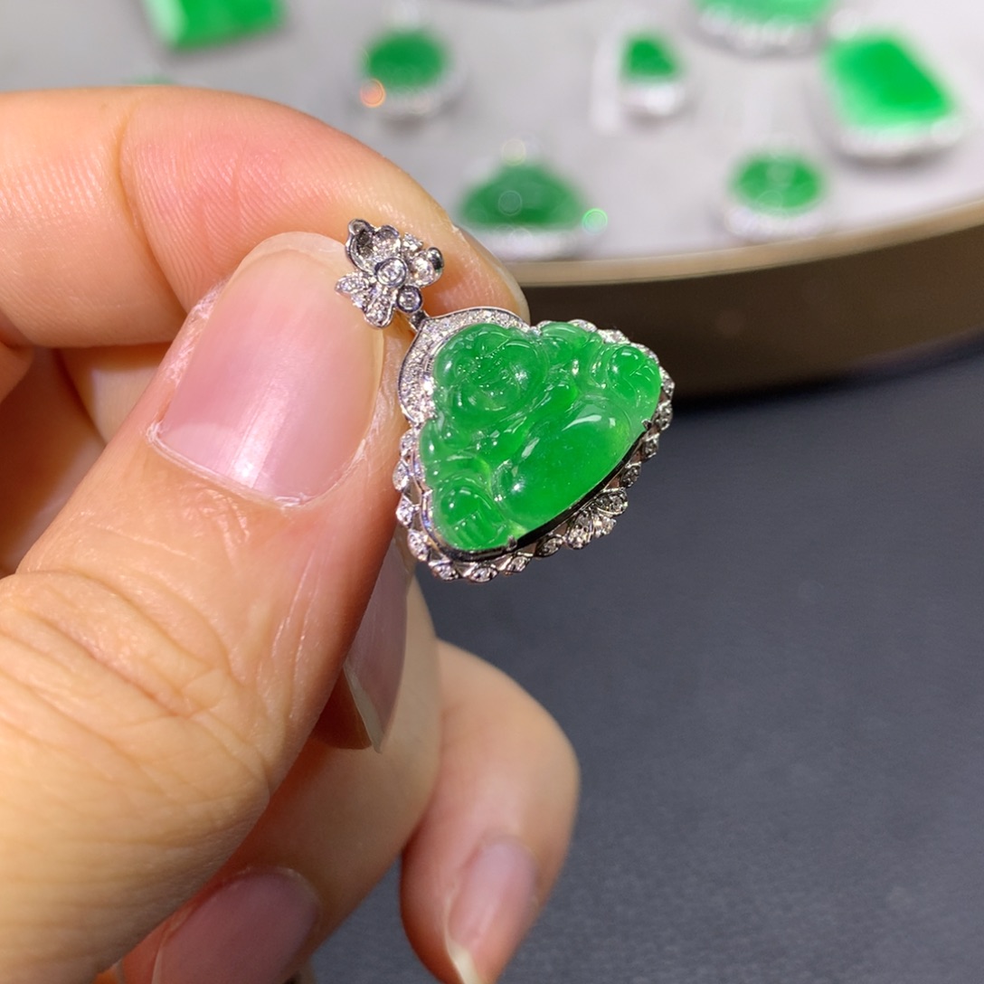 翡翠颈饰18K金镶嵌翡翠