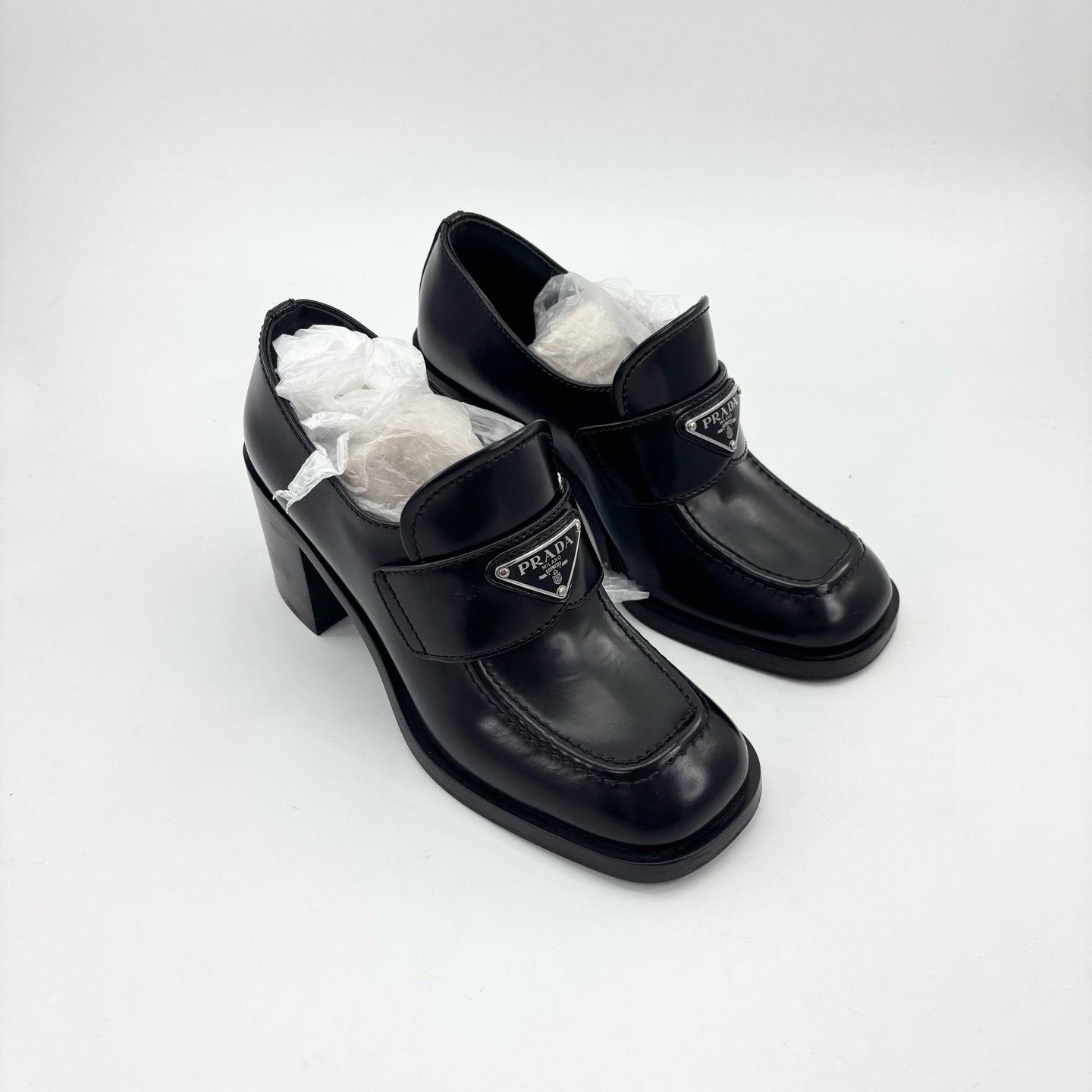 99新 Prada/普拉达 35.5码/黑色三角标粗跟乐福鞋/99新/pp0057