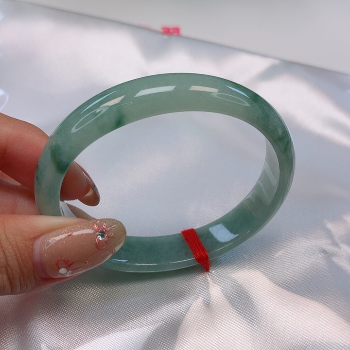 翡翠手镯（贵妃镯）未镶嵌