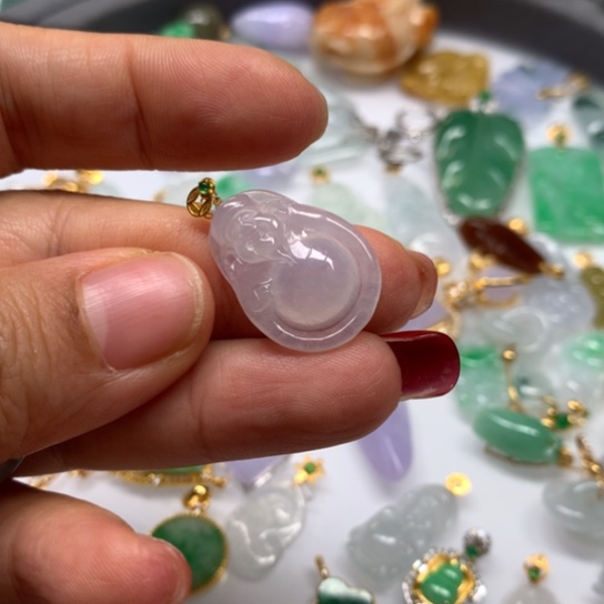 翡翠颈饰未镶嵌翡翠