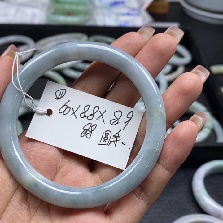 未镶嵌手镯（圆镯）翡翠