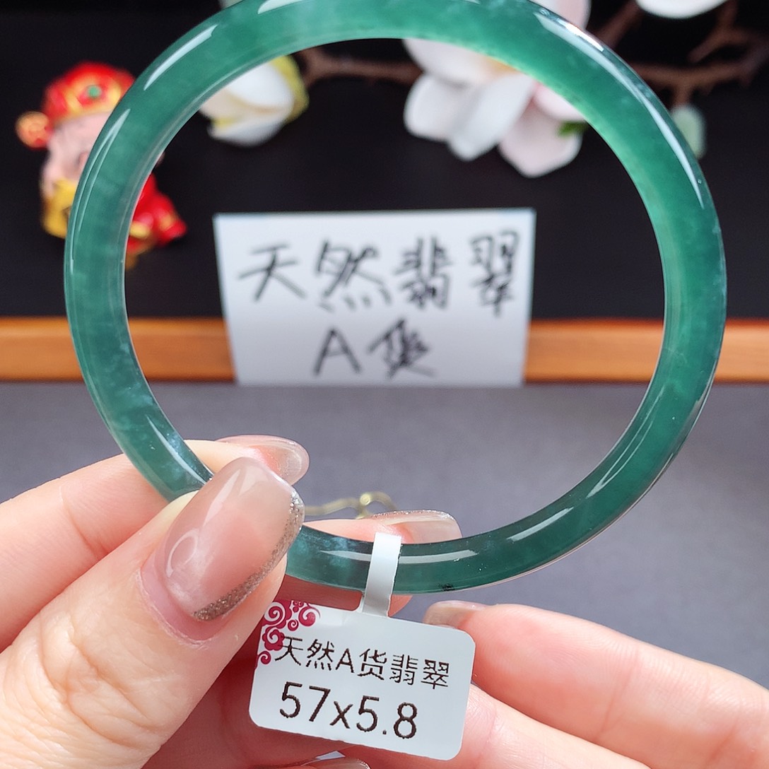 翡翠手镯（圆镯）未镶嵌