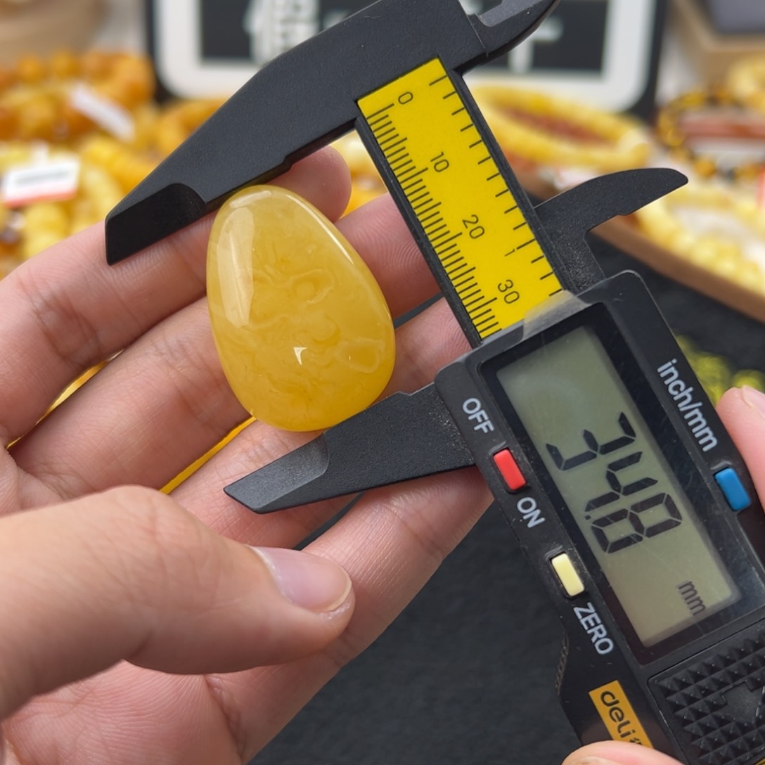 琥珀珠宝奇石未镶嵌