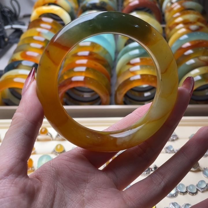 蛇纹石玉手镯未镶嵌梅