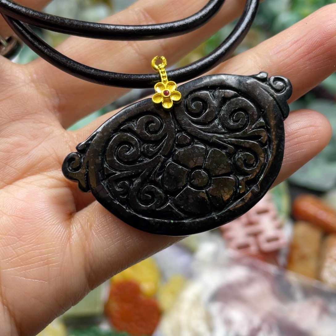 翡翠颈饰未镶嵌牌子