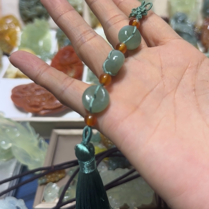 蛇纹石玉吊坠未镶嵌心*红