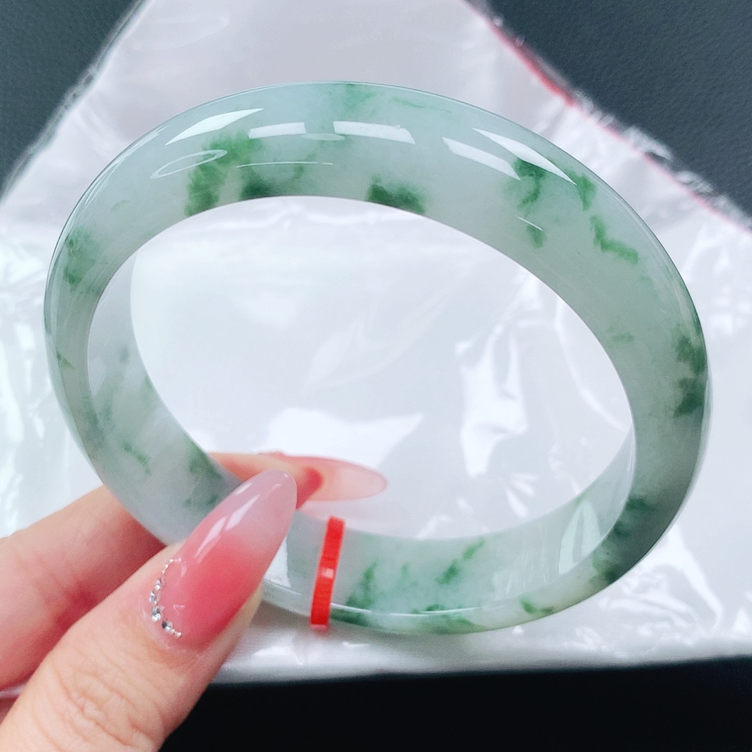 翡翠手镯未镶嵌64圈