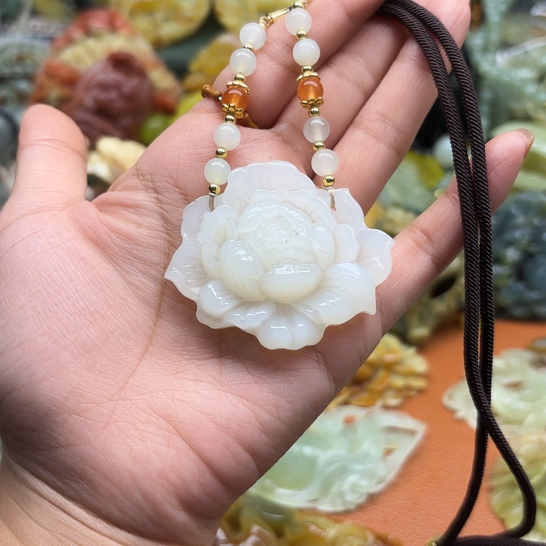 蛇纹石玉未镶嵌吊坠