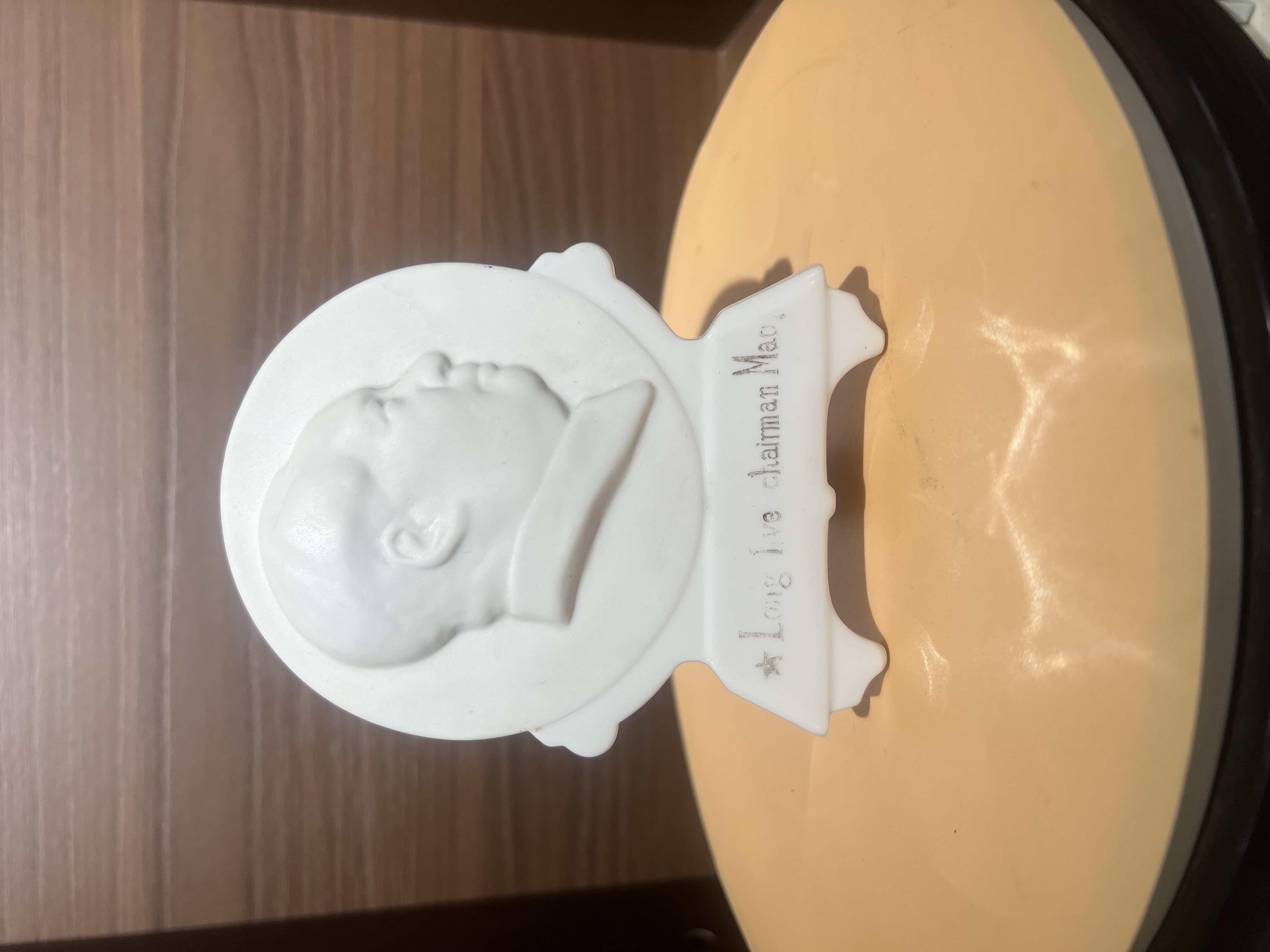 山东淄博瓷盘高度13CM外文版稀少品种陶瓷工艺品精美白瓷