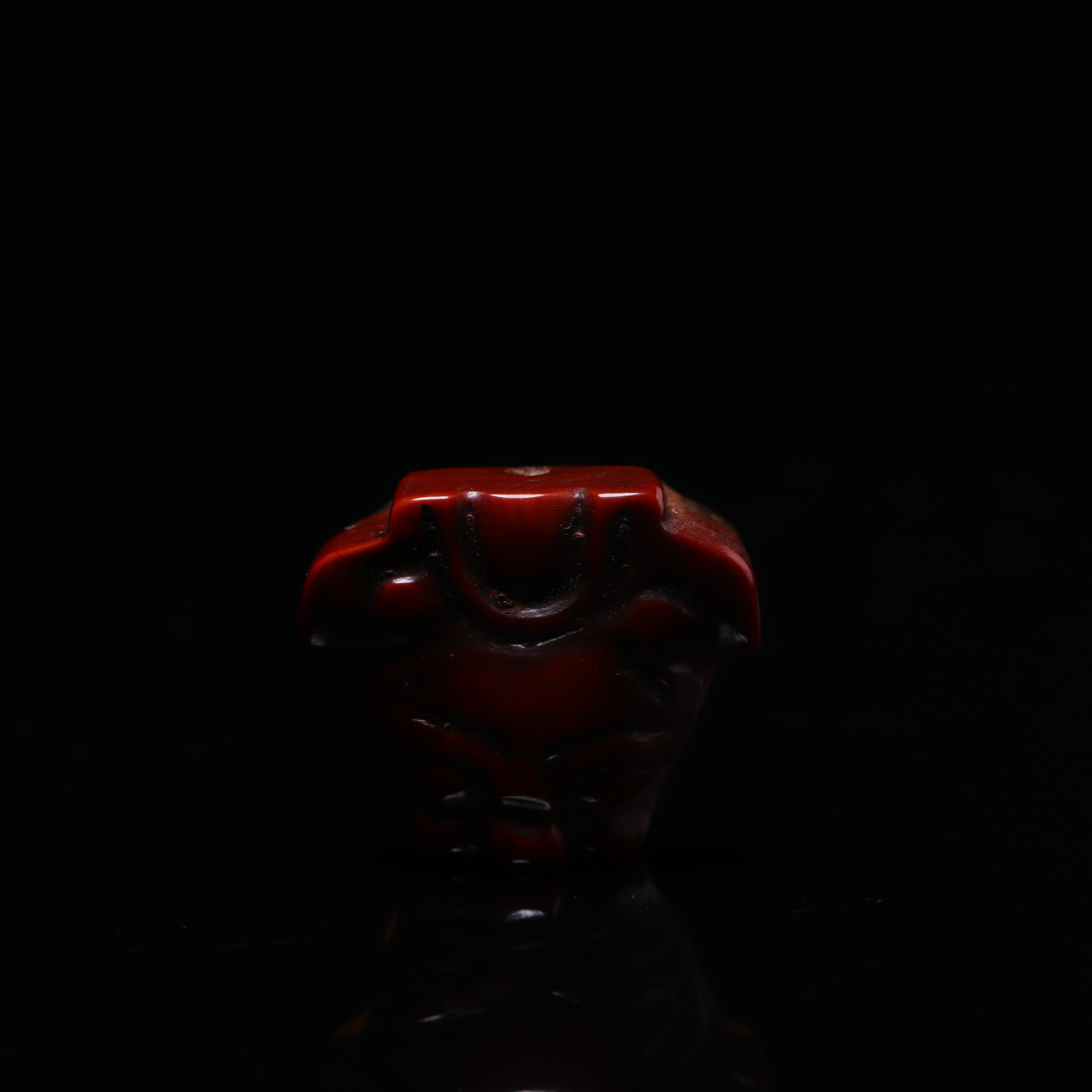 明代天然红缟龙首挂坠