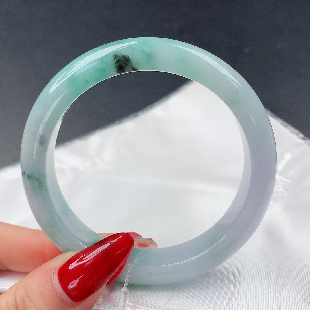 翡翠手镯未镶嵌124正57