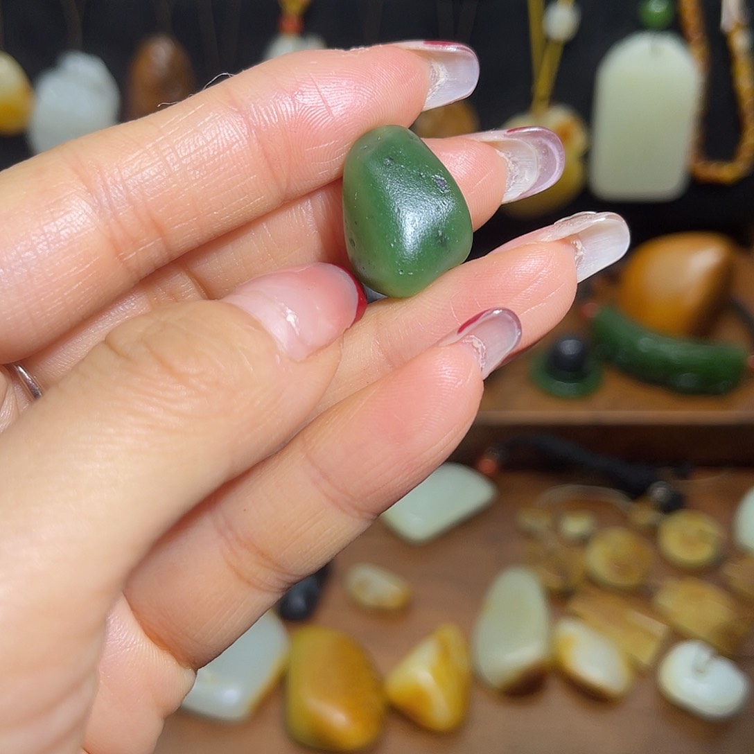 和田玉颈饰未镶嵌木*木