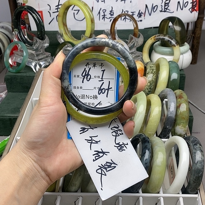 蛇纹石玉未镶嵌手镯