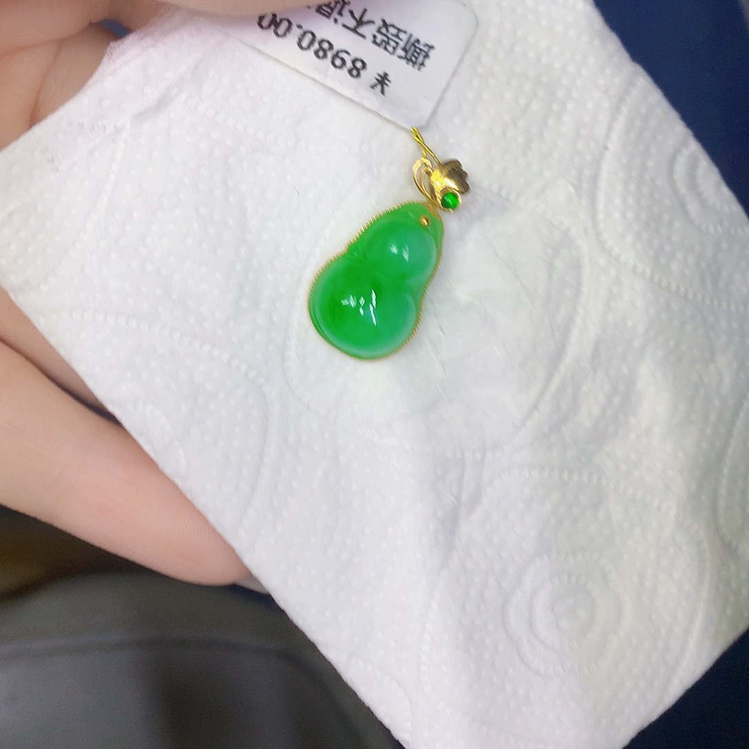 翡翠18K金镶嵌颈饰