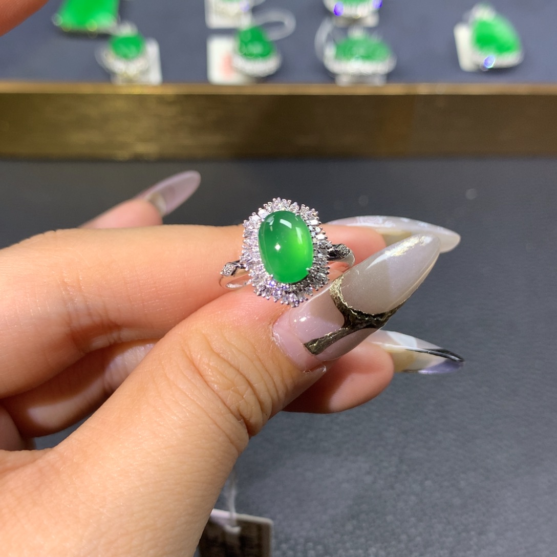 翡翠戒指18K金镶嵌翡翠