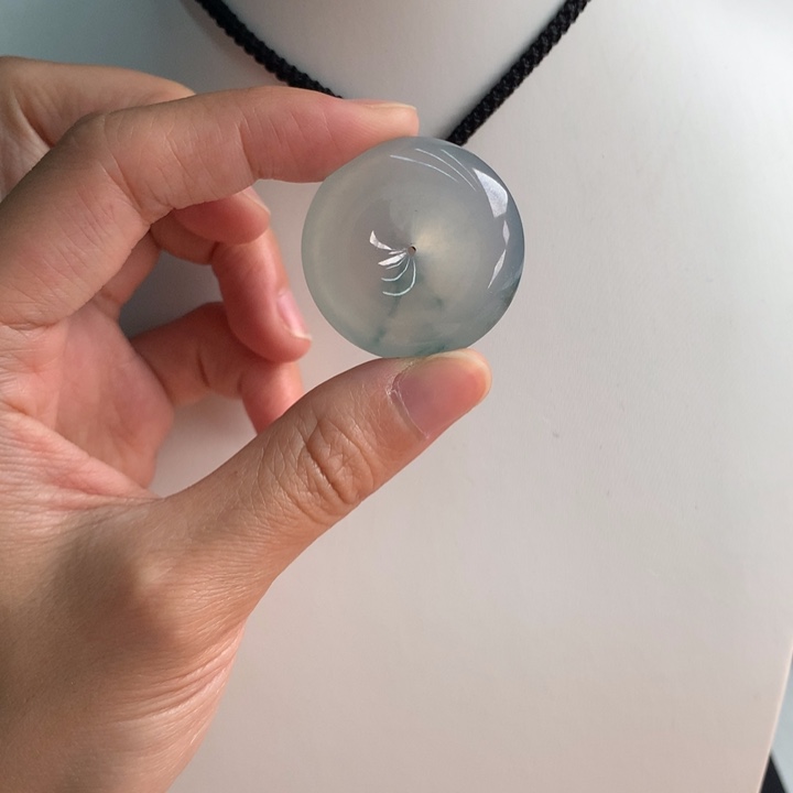 翡翠挂件未镶嵌….