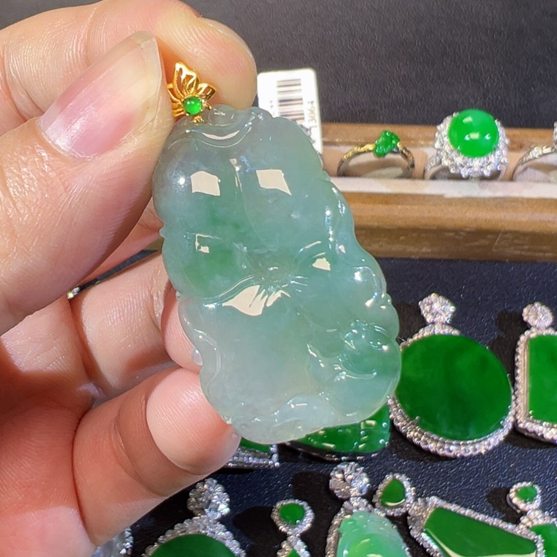 翡翠18K金镶嵌颈饰