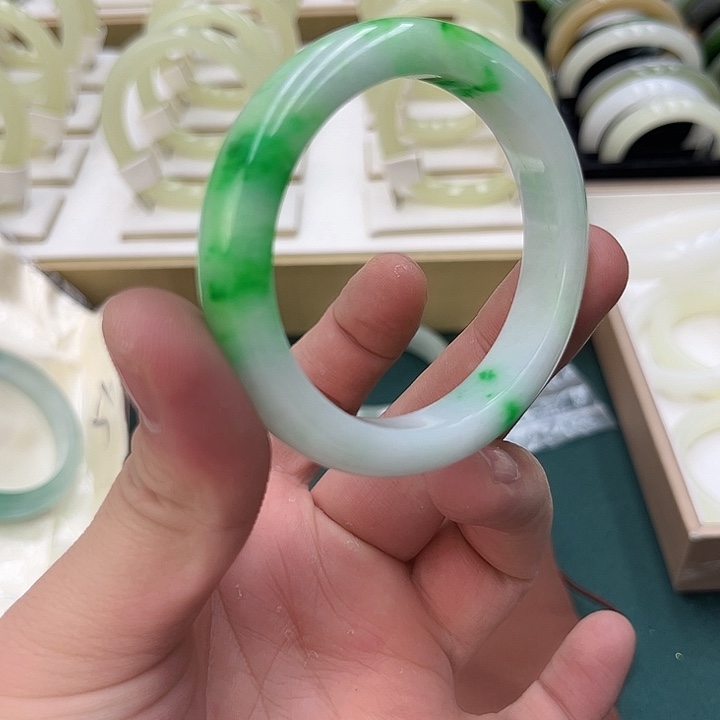 翡翠手镯未镶嵌472号