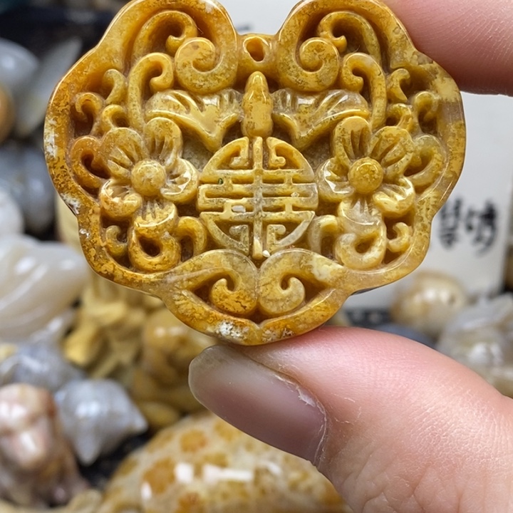 硅化珊瑚（珊瑚玉）未镶嵌颈饰